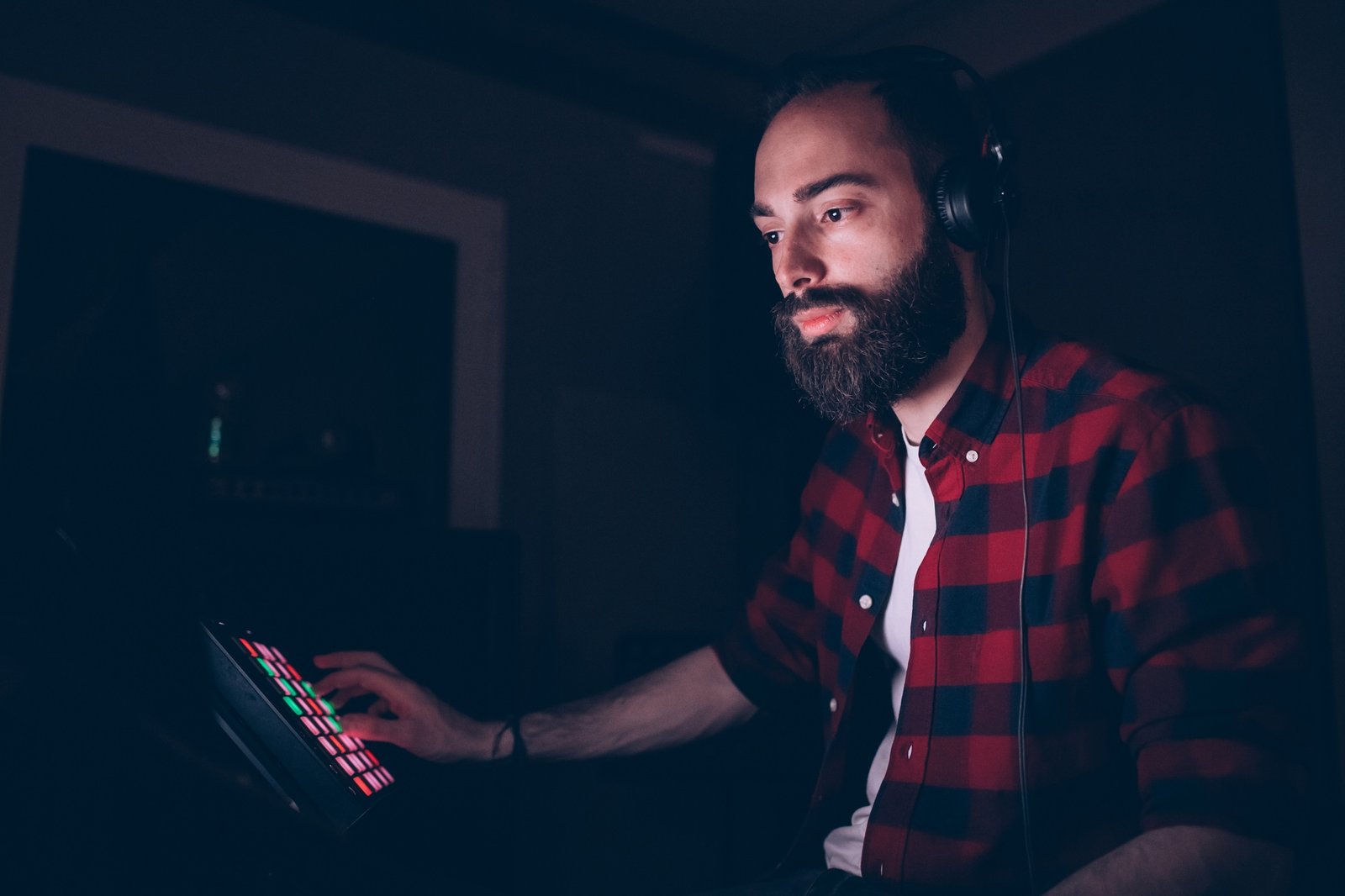 sound engineer mixing studio